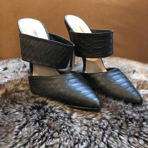 Black faux snake skin pumps